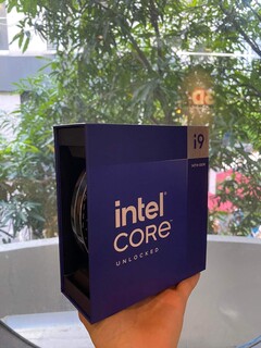 La scatola del Core i9-14900K sembra identica alla confezione del Core i9-13900K. (Fonte: @LepherAndrey)