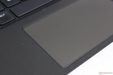 La retroilluminazione RGB per il clickpad è opzionale come sul più grande Alienware x17