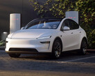 La nuova Tesla Model Y presso un Supercharger. (Fonte: Tesla)