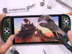 Lo schermo di Nintendo Switch 2 si è frantumato dopo 50 colpi con una grossa pinza. Nella foto: Schermata del video. (Fonte: JerryRigEverything)