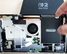 La nuova revisione di Nintendo Switch 2 consente di sostituire facilmente la batteria.