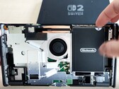 La nuova revisione di Nintendo Switch 2 consente di sostituire facilmente la batteria.