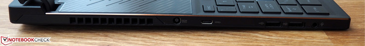 Lato Sinistro: alimentazione, USB-C 3.0, 2x USB-A 2.0, 3.5 mm audio combo