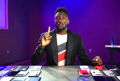 Marques Brownlee ha ora condiviso i suoi pensieri sui migliori smartphone dell'anno. (Fonte: MKBHD)