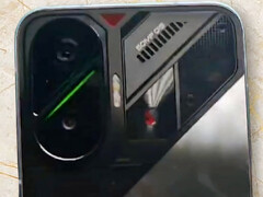 Sembra che Xiaomi si stia preparando a rilasciare anche una versione in edizione speciale del Poco F7. (Fonte immagine: Abhishek Yadav)