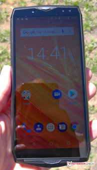 Utilizzo dell'UleFone Power 5 sotto il sole