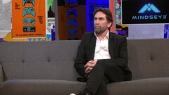 Uno screengrab di Leslie Benzies durante un'intervista con IGN