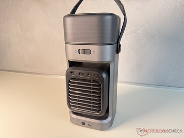 Posteriore con USB-C (in basso) per l'alimentazione, oltre a HDMI e simili quando è ripiegato