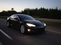 I vecchi veicoli Tesla Model S avranno bisogno di un aggiornamento per mantenere la loro connettività cellulare dopo l'arresto della rete 3G di AT&T (Immagine: Jp Valery)
