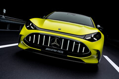 La nuova Mercedes-AMG GT 4-Door Coupé è la prima EV di serie a utilizzare tre rivoluzionari motori a flusso assiale, che erogano una potenza di picco fino a 1.153 CV