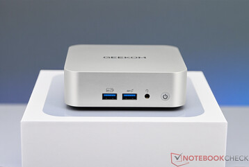 Geekom A8 - Porte del pannello frontale