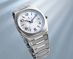 La variante Farer Integra Perlarum (madreperla) offre una riserva di carica di 56 ore (Fonte: Farer)