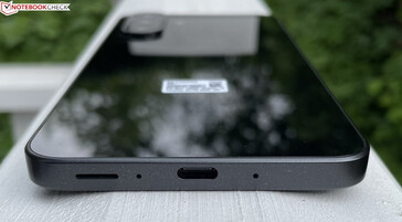 In basso: altoparlante, microfoni, USB-C 2.0 (fonte immagine: Manuel Masiero)