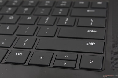 I tasti neri della tastiera e il clickpad attraggono le ditate più facilmente rispetto alla maggior parte degli altri portatili