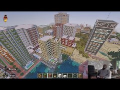 Mike Tomlin ha costruito un'intera città in Minecraft, completa di uno skyline fitto e di un'ampia varietà di edifici.
