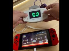 Un modder utilizza il cavo di collegamento del Nintendo Game Boy Advance per utilizzare il GBA come controller per il Nintendo Switch