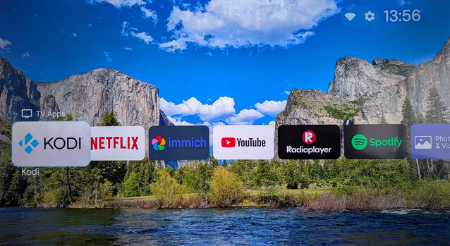 Projectivy Launcher offre un'interfaccia pulita per la sua Google TV, ma ci sono alcuni passaggi aggiuntivi per ottenere la migliore esperienza. (Fonte immagine: Notebookcheck)