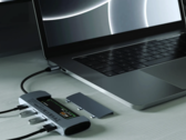 Il Satechi USB-C Hybrid Multiport Adapter è dotato di un contenitore per SSD M.2. (Immagine: Satechi)