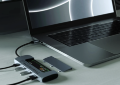 Il Satechi USB-C Hybrid Multiport Adapter è dotato di un contenitore per SSD M.2. (Immagine: Satechi)