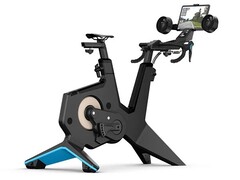Il Garmin Tacx NEO Bike Plus simula superfici all'aperto come piste di ghiaia o ciottoli. (Fonte: Garmin)