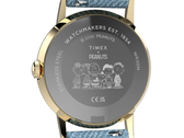 Le scarpe da tennis Snoopy ispirate alla riedizione del modello Marlin 1965 di Peanuts x Timex