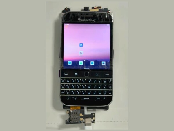Un prototipo funzionante di Zinwa Q25 con una nuova scheda madre. (Fonte: Zinwa)