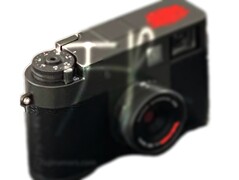 La prossima fotocamera compatta a metà fotogramma di Fujifilm è stata ufficialmente avvistata in un'immagine trapelata. (Fonte: Andrea Pizzini su YouTube)
