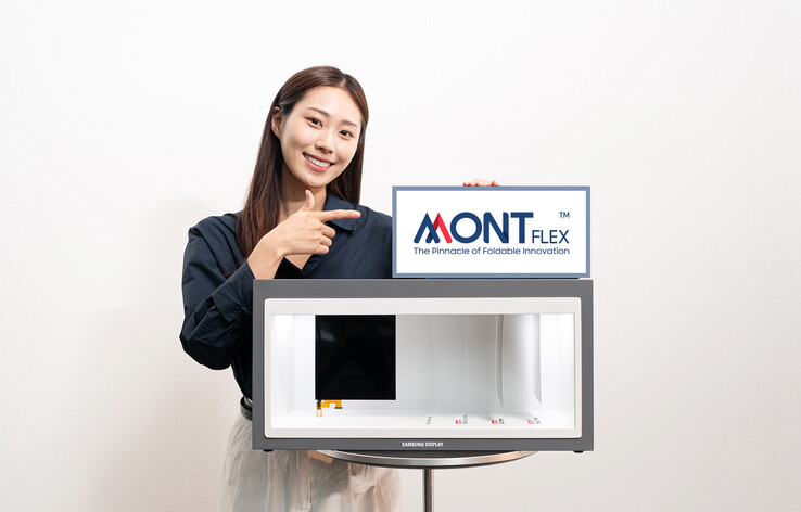 Una donna presenta il nuovo marchio insieme a quello che sembra un nuovo pannello di visualizzazione (Fonte immagine: samsungdisplay.com)
