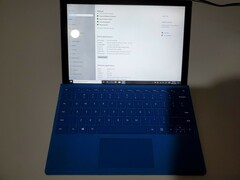 Un modello ingegneristico di Microsoft Surface Pro 8 su eBay per 1.300 dollari. (Fonte: eBay)