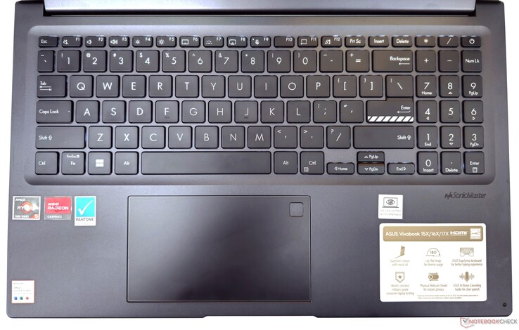 Il VivoBook 15X offre una discreta esperienza di digitazione e navigazione