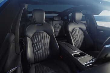 Xiaomi SU7 (2026) nel nuovo colore Capri Blue: la berlina sportiva elettrica sta ricevendo più di un semplice lifting. (Fonte: Xiaomi)