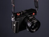 La Leica Q3 43 è ora disponibile anche in versione Formula 1 Edition.