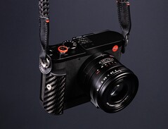La Leica Q3 43 è ora disponibile anche in versione Formula 1 Edition.