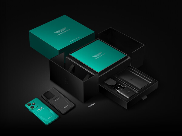 Il Realme GT 7 Dream Edition viene consegnato in una speciale confezione di vendita al dettaglio. (Fonte immagine: Realme)