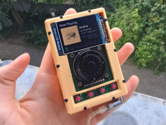 Il DAP basato su Raspberry Pi Zero con una batteria da 4.000 mAh (nella foto) dovrebbe funzionare per 10-14 ore con una singola carica. (Fonte immagine: u/Der6FingerJo via r/DigitalAudioPlayer)