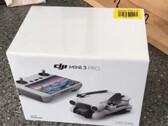 Il DJI Mini 3 Pro con il suo nuovo telecomando RC Pro. (Fonte immagine: @JasperEllens)