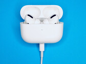 Gli AirPods Pro personalizzati saranno ordinabili prima che Apple elimini Lightning a favore di USB Type-C. (Fonte: John Smit)