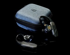 L&#039;iFi Go Pod Air si collega agli IEM tramite un connettore a 2 pin o MMCX. (Fonte immagine: iFi Audio)
