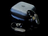 L'iFi Go Pod Air si collega agli IEM tramite un connettore a 2 pin o MMCX. (Fonte immagine: iFi Audio)