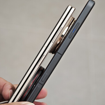 X200 Ultra e Magic V5, da destra a sinistra. (Fonte: Fenibook)
