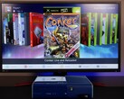  Una Xbox 360 blu moddata che esegue una dashboard homebrew personalizzata su un monitor, visualizzando il gioco "Conker: Live and Reloaded" insieme ad altri titoli Xbox ed emulatori. (Fonte immagine: Modern Vintage Gamer su YouTube)