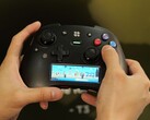 Prova pratica alla Gamescom: questo controller è dotato di un display, di un sistema operativo e di un chip Raspberry Pi