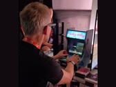 John Carmack mentre gioca alla versione per Evercade di Doom