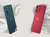 Il Moto G05 è disponibile nelle colorazioni Plum Red e Forest Green (Fonte: Motorola)