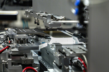 Calibrazione individuale del display del telefono in fabbrica