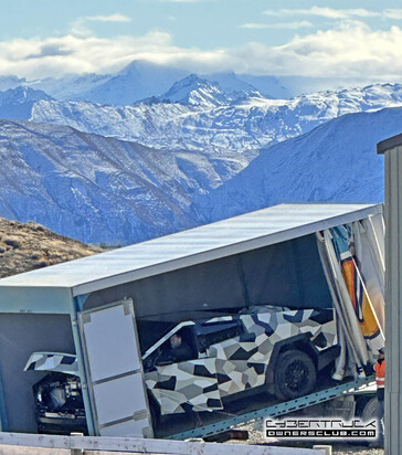 Gli scatti spia hanno confermato che il design del bagagliaio del Cybertruck sarà simile a quello del Ford F-150 (fonte: Cybertruck Owners Club)