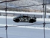 Tesla sta attualmente testando e mettendo a punto le prestazioni invernali del Cybertruck prima della data di uscita prevista per agosto. (Fonte: @CybertruckNZ su Twitter)