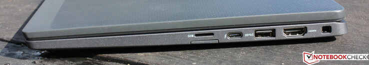 Destra: MicroSD, segnaposto per scheda eSim (non utilizzabile), USB Type-C con Thunderbolt 4, USB 3.0 Type-A, HDMI 2.0, Noble Lock