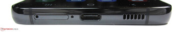In basso: Dual SIM, microfono, USB-C 3.1 Gen.1, altoparlante