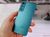 Il Galaxy S22 si basa su una batteria da 3.700 mAh, 300 mAh più piccola del suo predecessore. (Fonte: NotebookCheck)